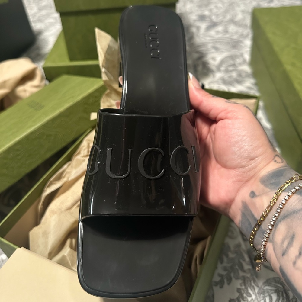 Authentic- Women Gucci Rubber Sandals- worn only once